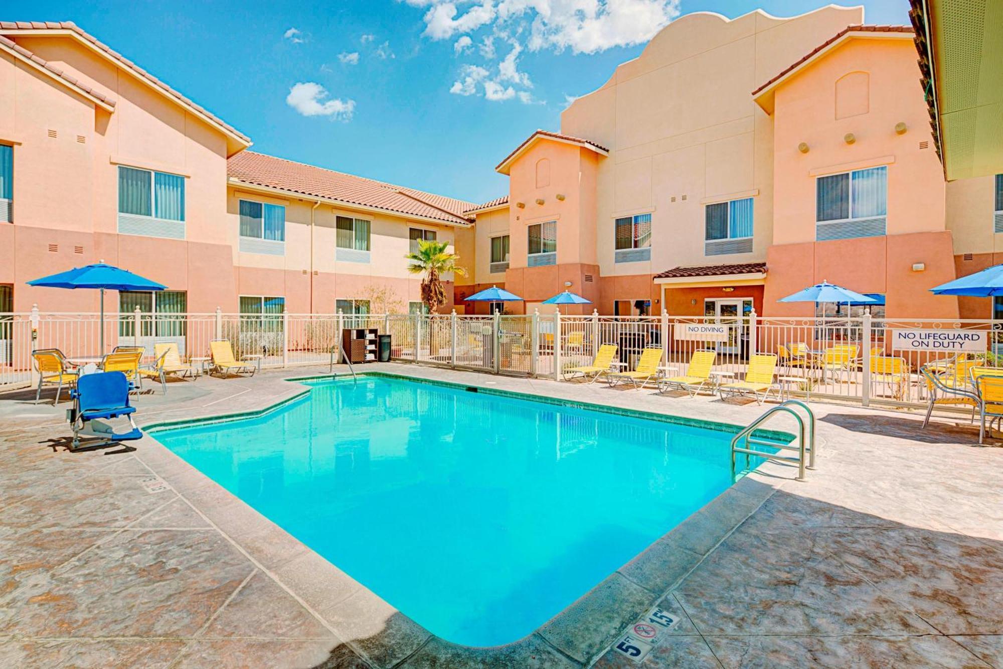 Hotel Fairfield & - Joshua Tree National Park
